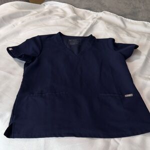 Figs casma 3 pocket scrub top- navy